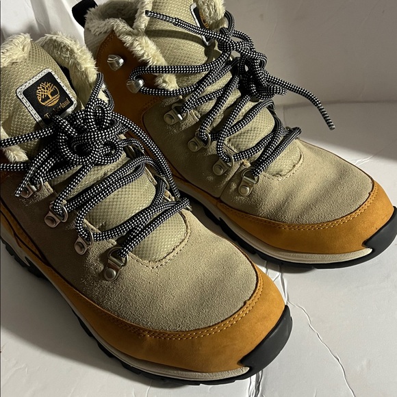 Timberlands size 8 woman, Like New. - Picture 2 of 12